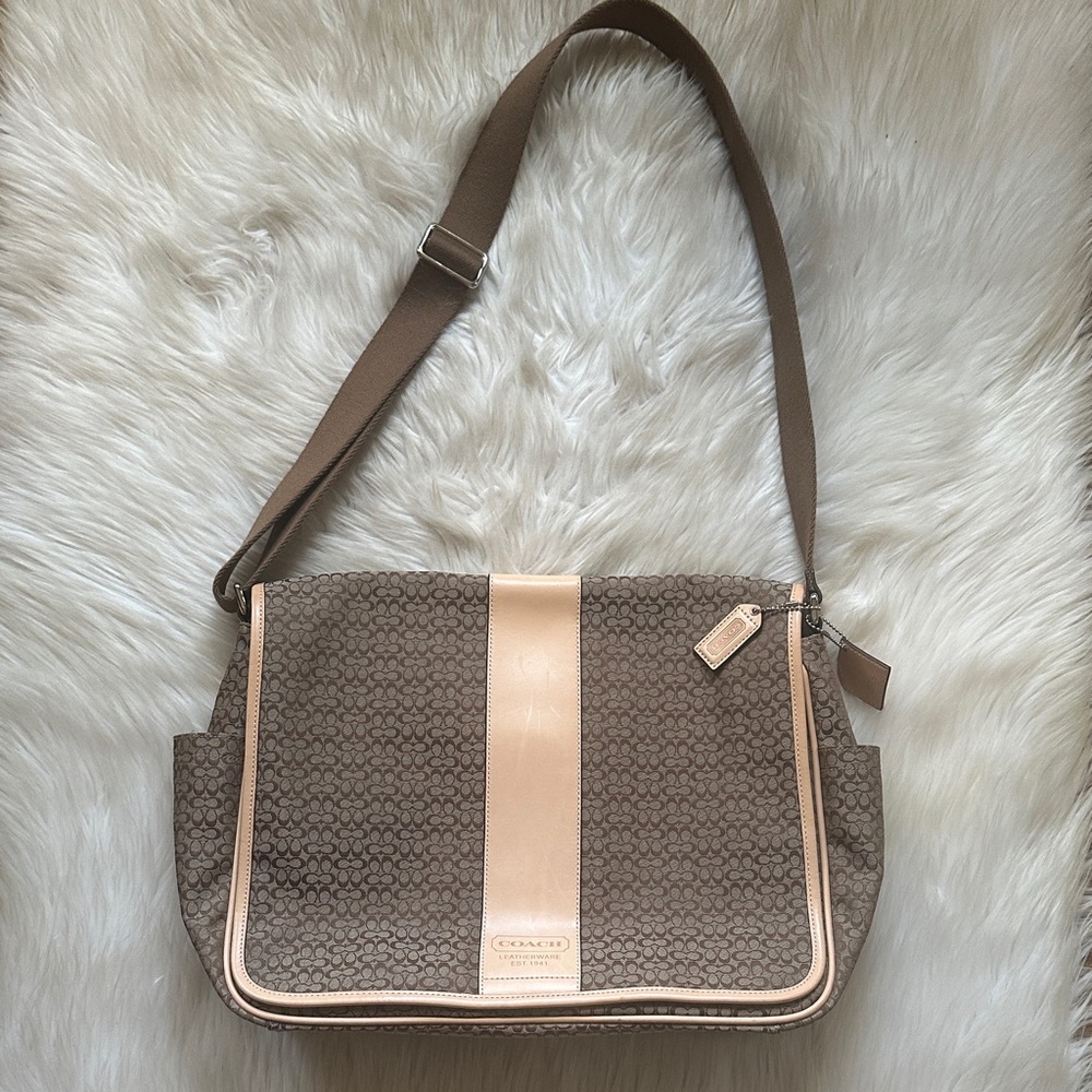 COACH BROWN SIGNATURE SHOULDER BAG